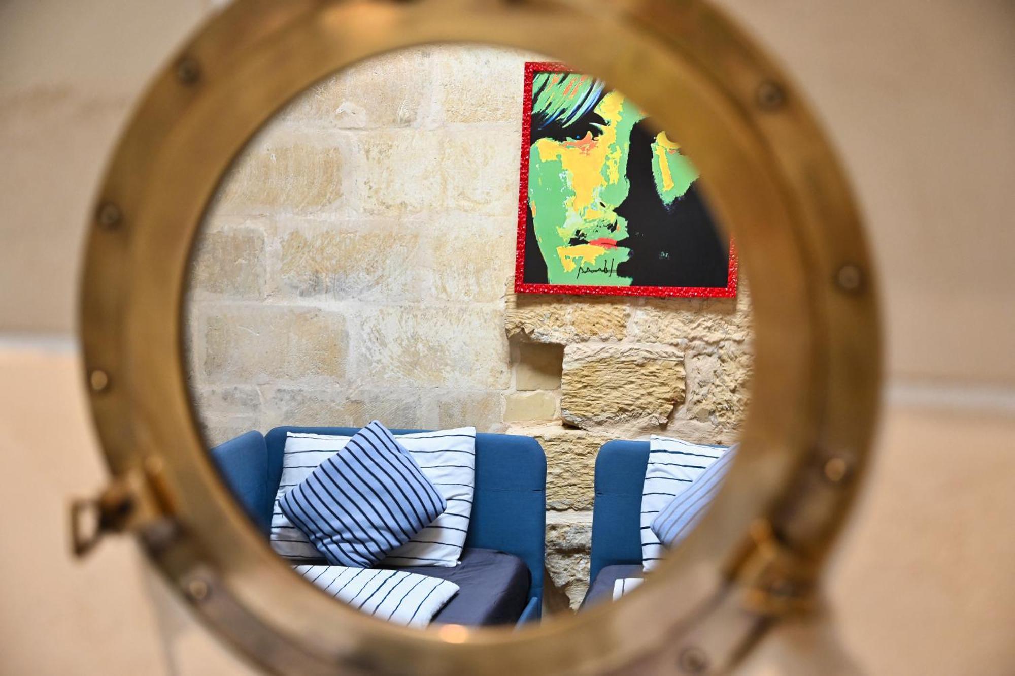 Luzzu X Casa Jorge Виктория